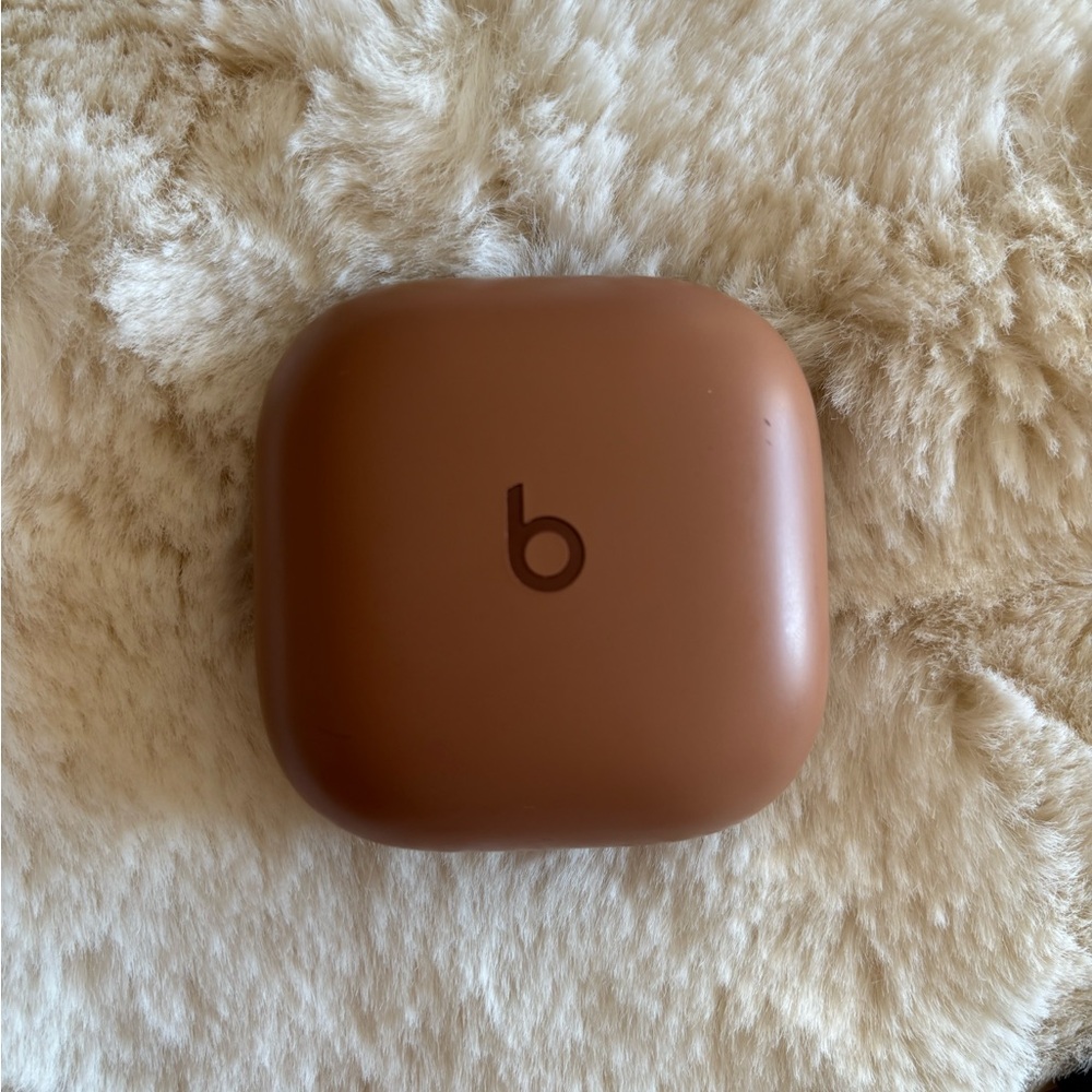 Kim Kardashian X Dr. Dre Beats wireless headbud set